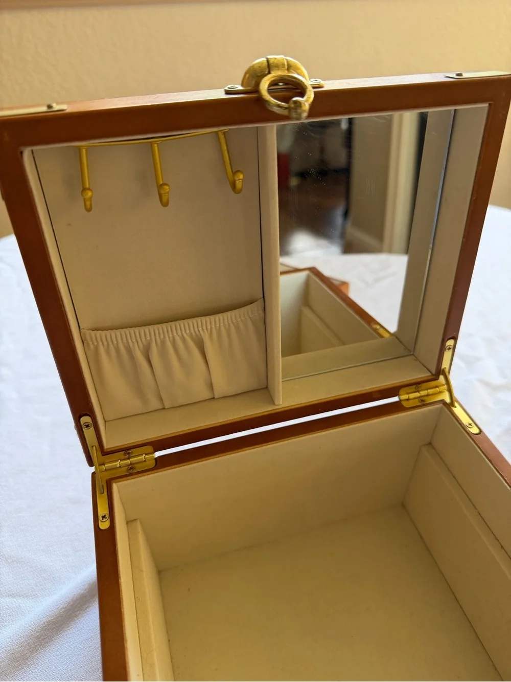 VTG Brown Wood & Brass Jewelry Organizer Box with Mirror and Cream Interior